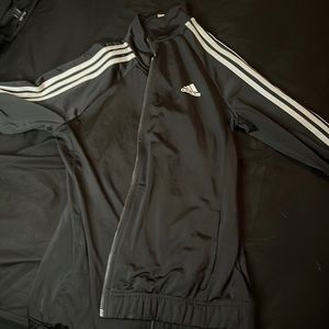 Only worn once , in good shape , cute and simple zip up